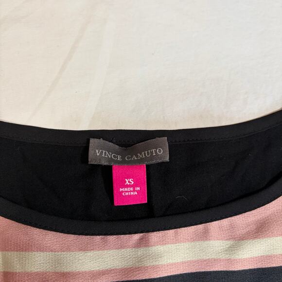 Vince Camuto women’s cap sleeve top. Shell. Pink/black silky Flowy Size XS - Picture 3 of 4